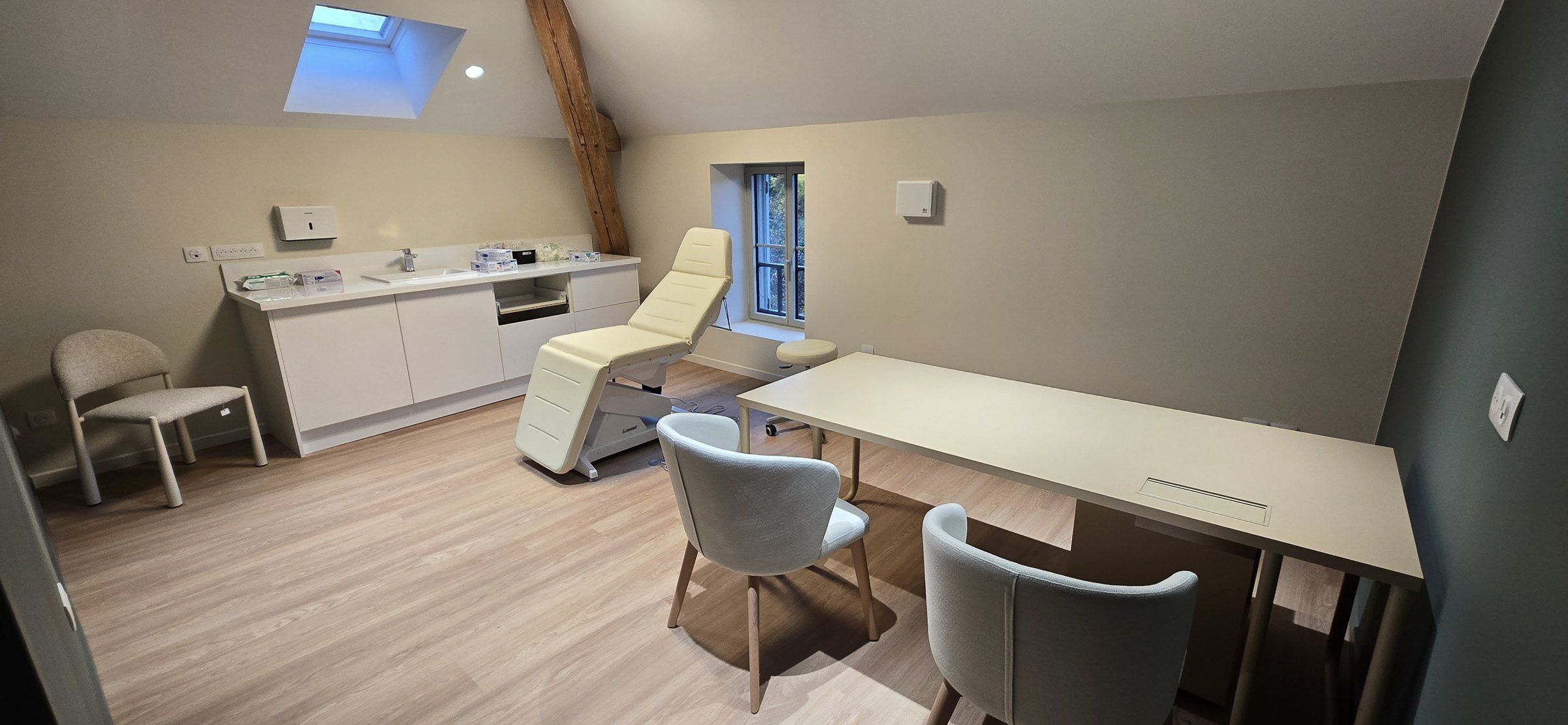 Bureau de consultation sous les toits