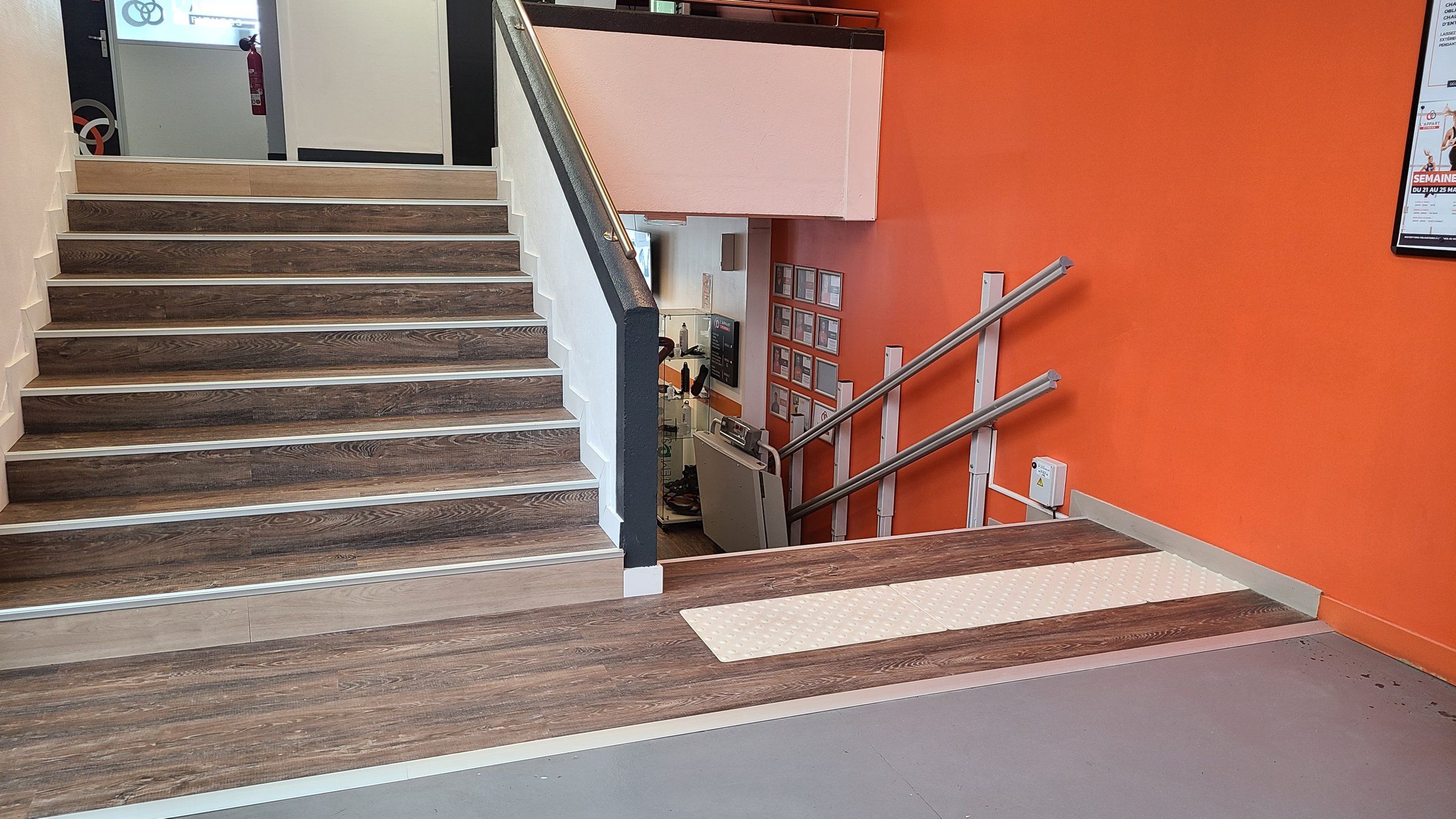 L'escalier refait, vu depuis l'étage