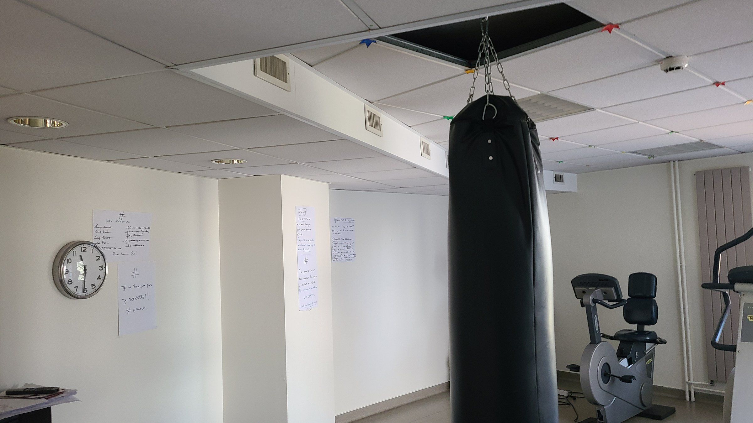 Une des pièces avant travaux, en 2022 : la salle de sport de l'établissement