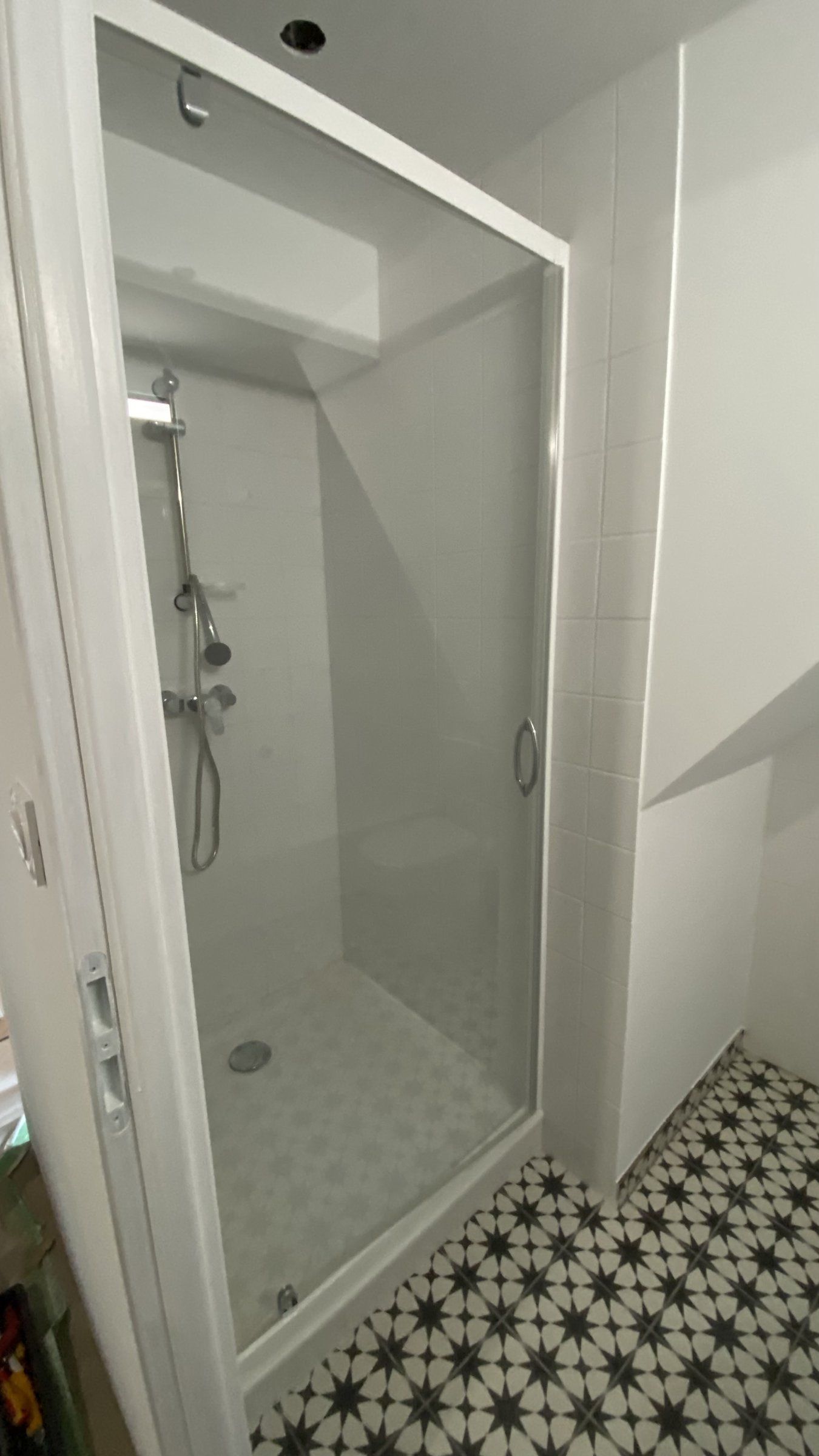 2024 — la douche et son carrelage