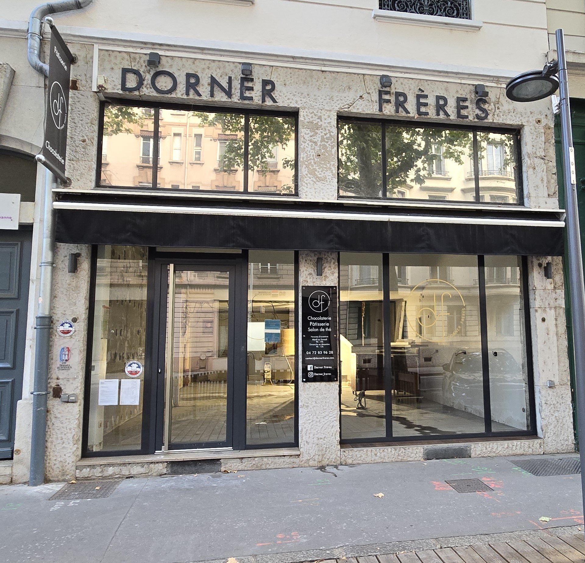 La façade sur le boulevard