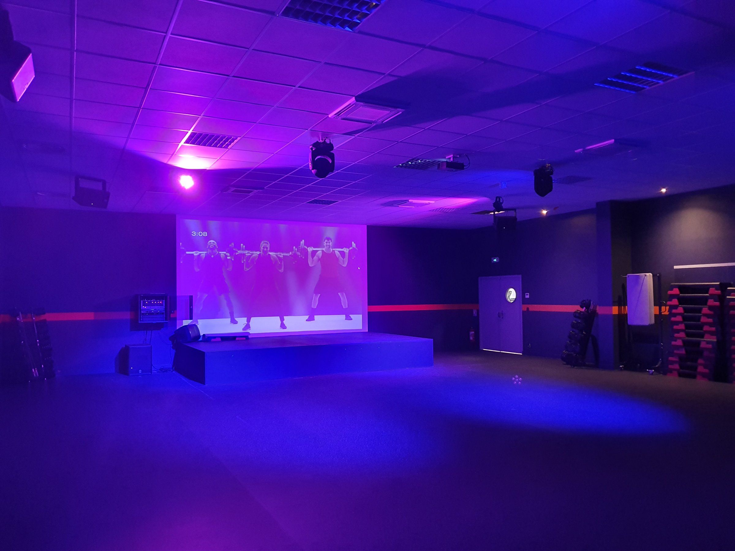 La même salle en éclairage de cours