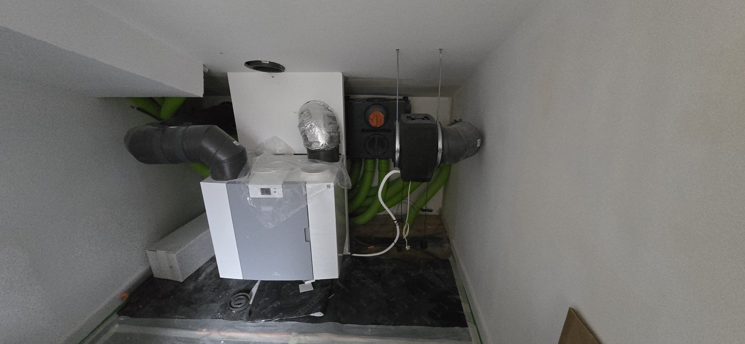 Octobre 2024 — la centrale de ventilation dans son local
